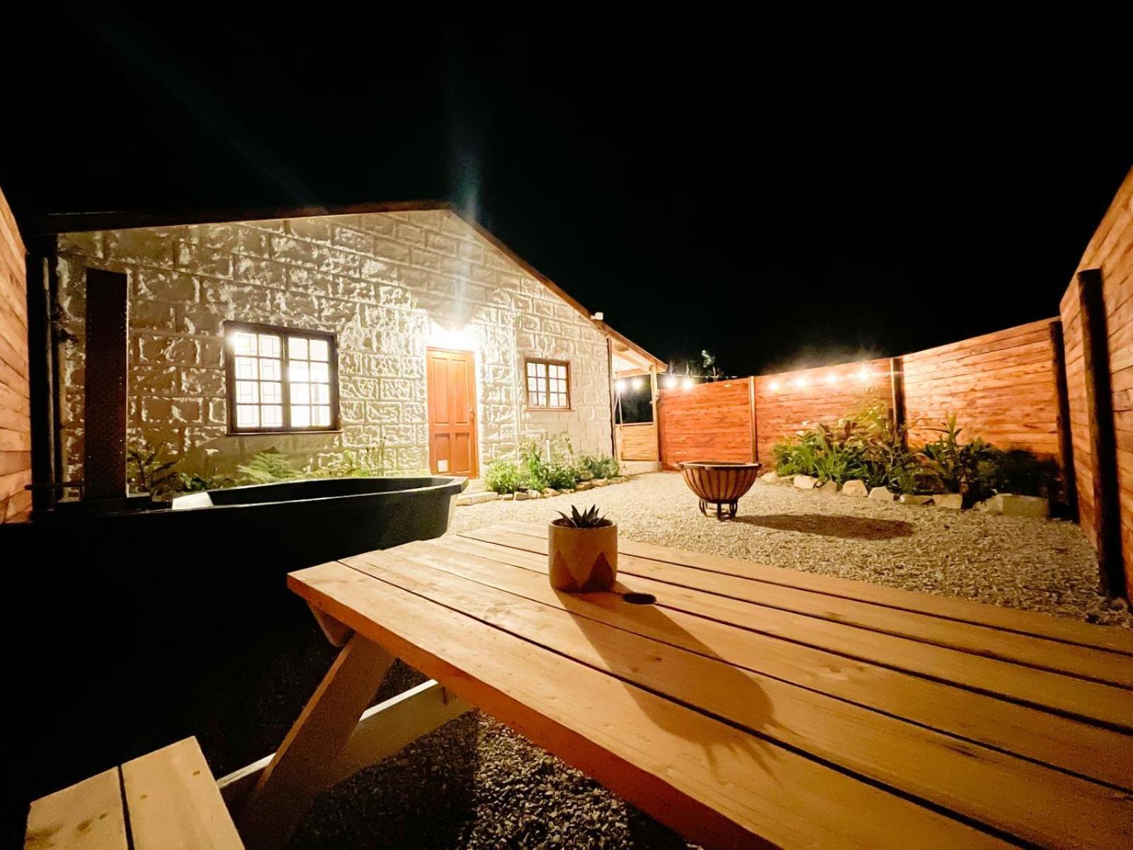Lodge Adventurer's Escape Hq