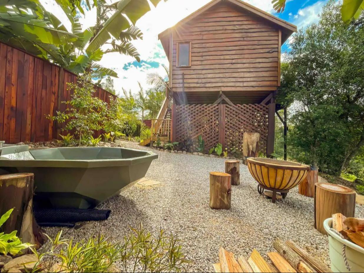 Lodge Adventurer's Escape Hq *